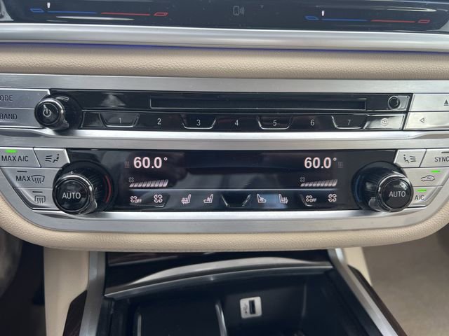 Used 2017 BMW 740i image 24