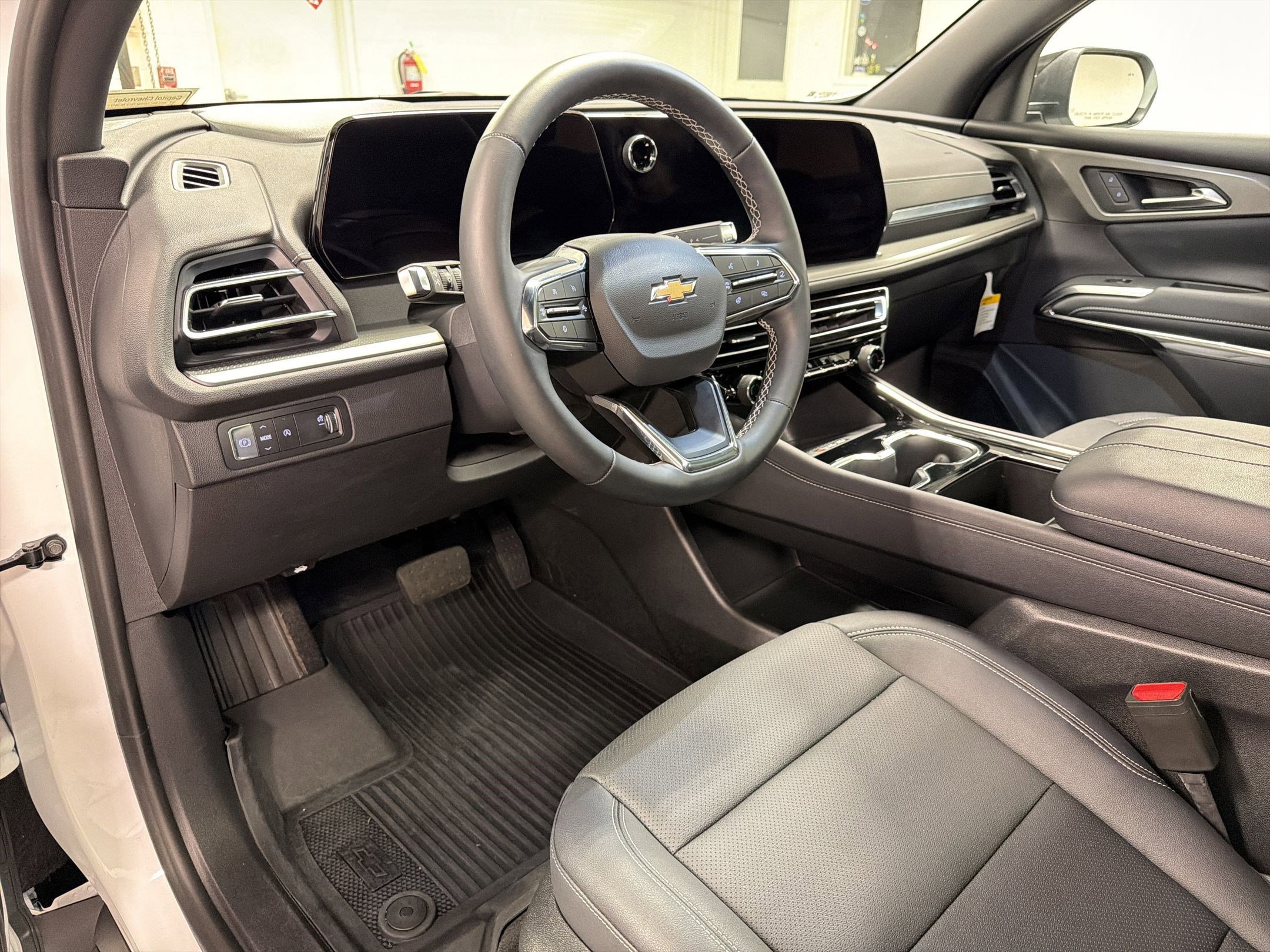 New 2026 Chevrolet Traverse LT w/ Sun and Wheel Package image 4