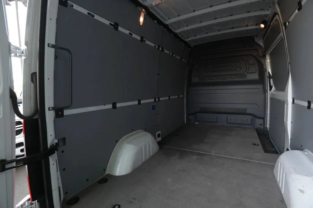 Used 2025 Mercedes-Benz Sprinter 2500 image 33