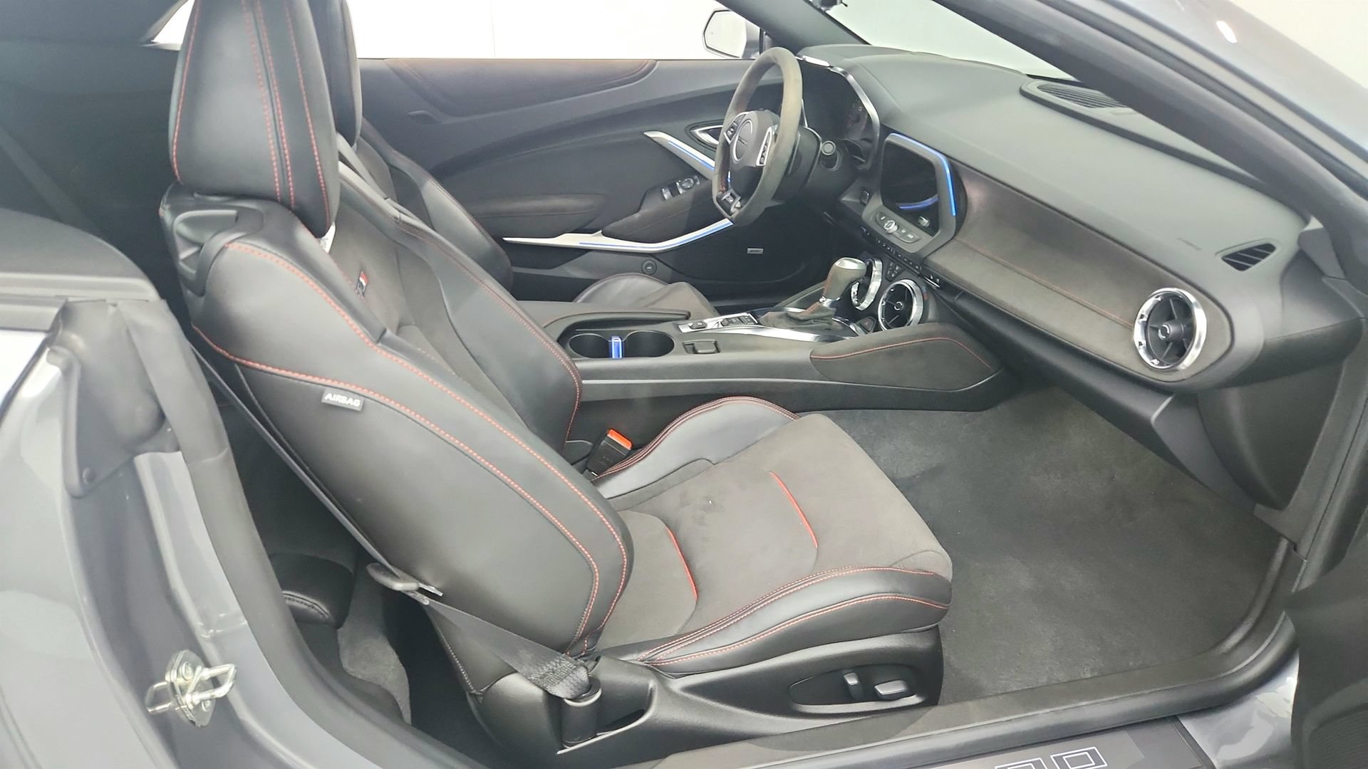 Used 2022 Chevrolet Camaro ZL1 RWD image 23