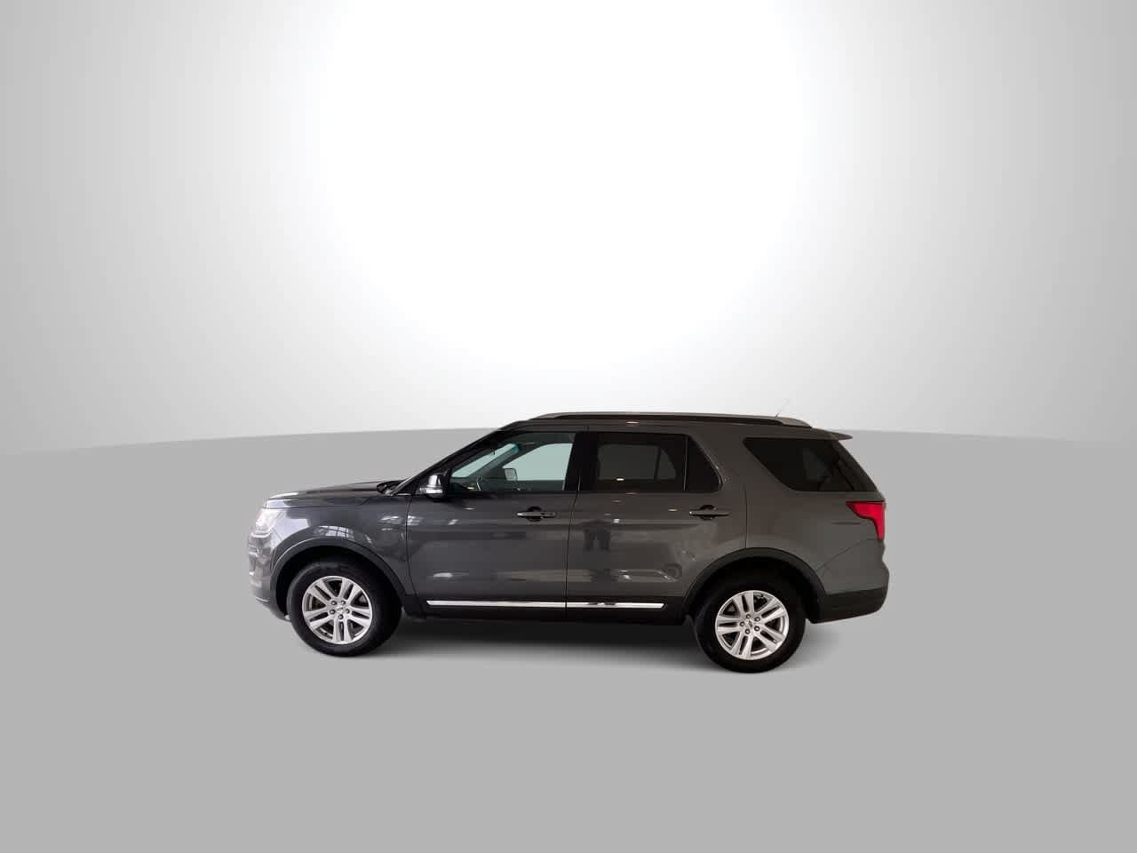 Used 2018 Ford Explorer XLT AWD/4WD image 5
