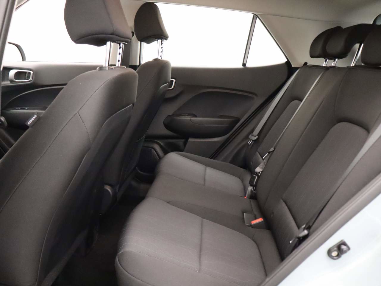 Used 2025 Hyundai Venue SE image 16