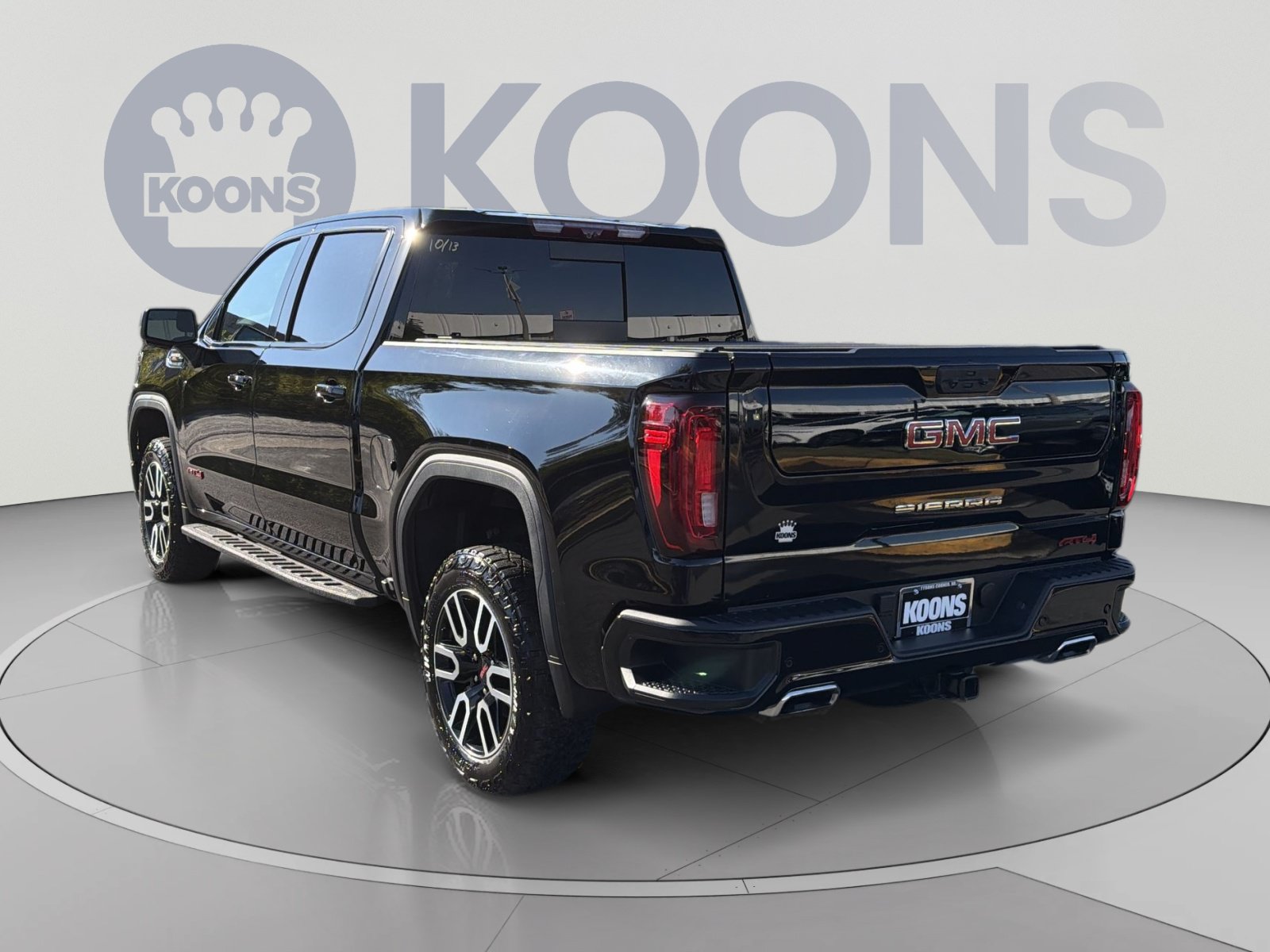 Used 2024 GMC Sierra 1500 AT4 w/ Technology Package AWD/4WD image 4