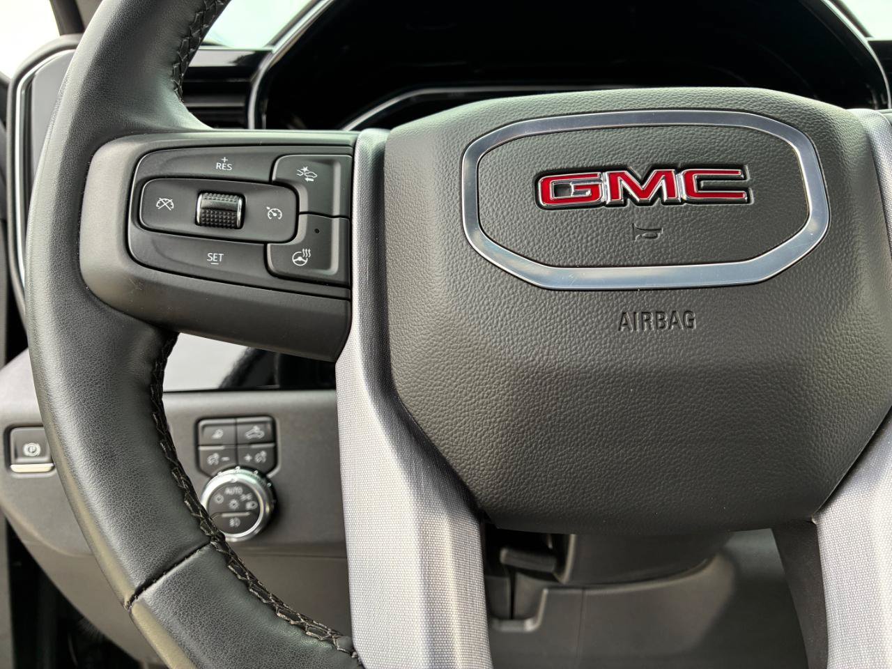 Used 2025 GMC Sierra 1500 SLT AWD/4WD image 25