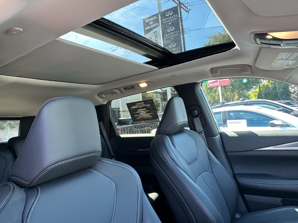 Used 2027 INFINITI QX60 Luxe w/ Cargo Package FWD image 17