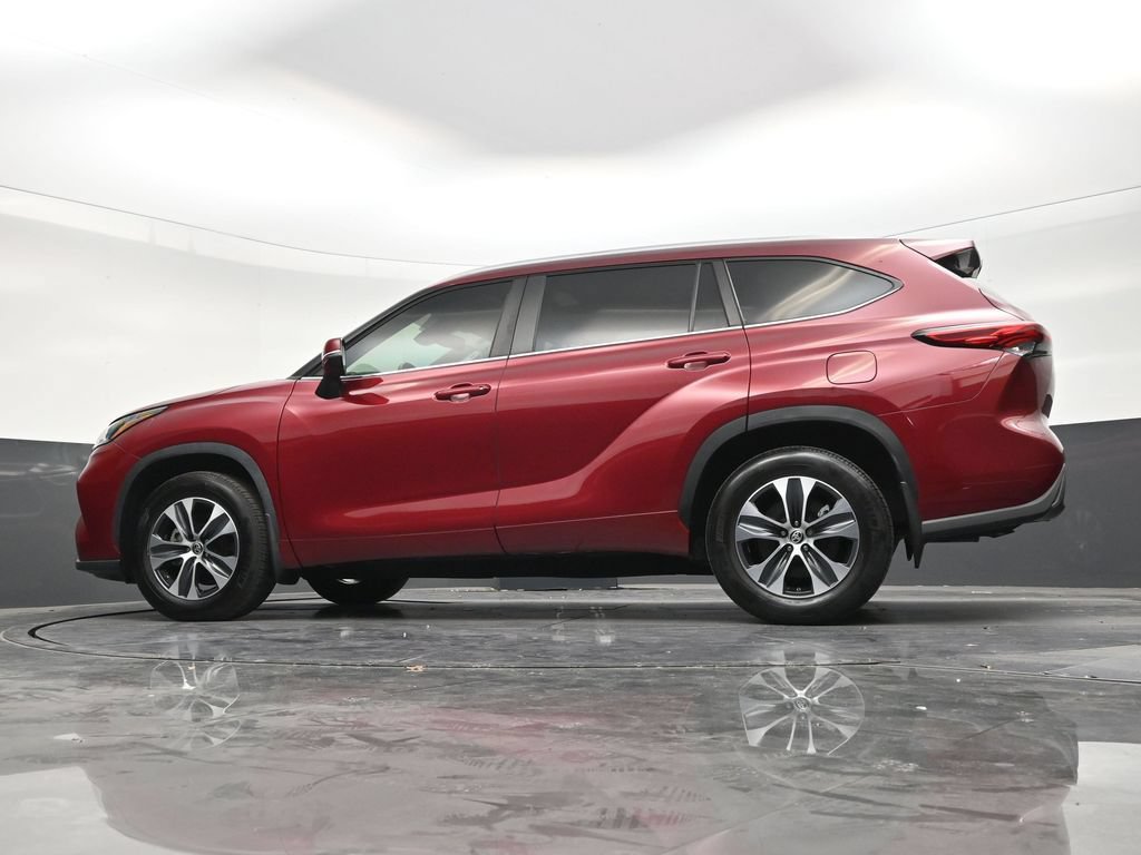 Used 2023 Toyota Highlander XLE FWD image 21