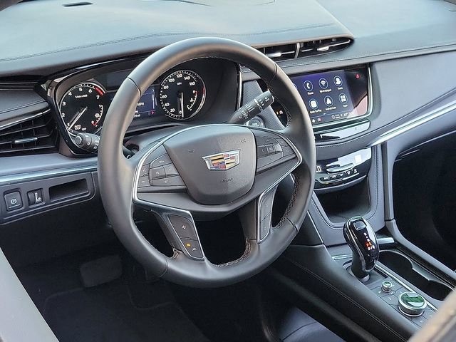 Used 2025 Cadillac XT5 Luxury image 9