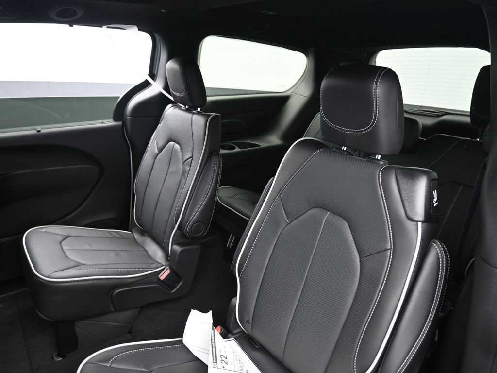 New 2026 Chrysler Pacifica Limited w/ S Appearance Package FWD image 28