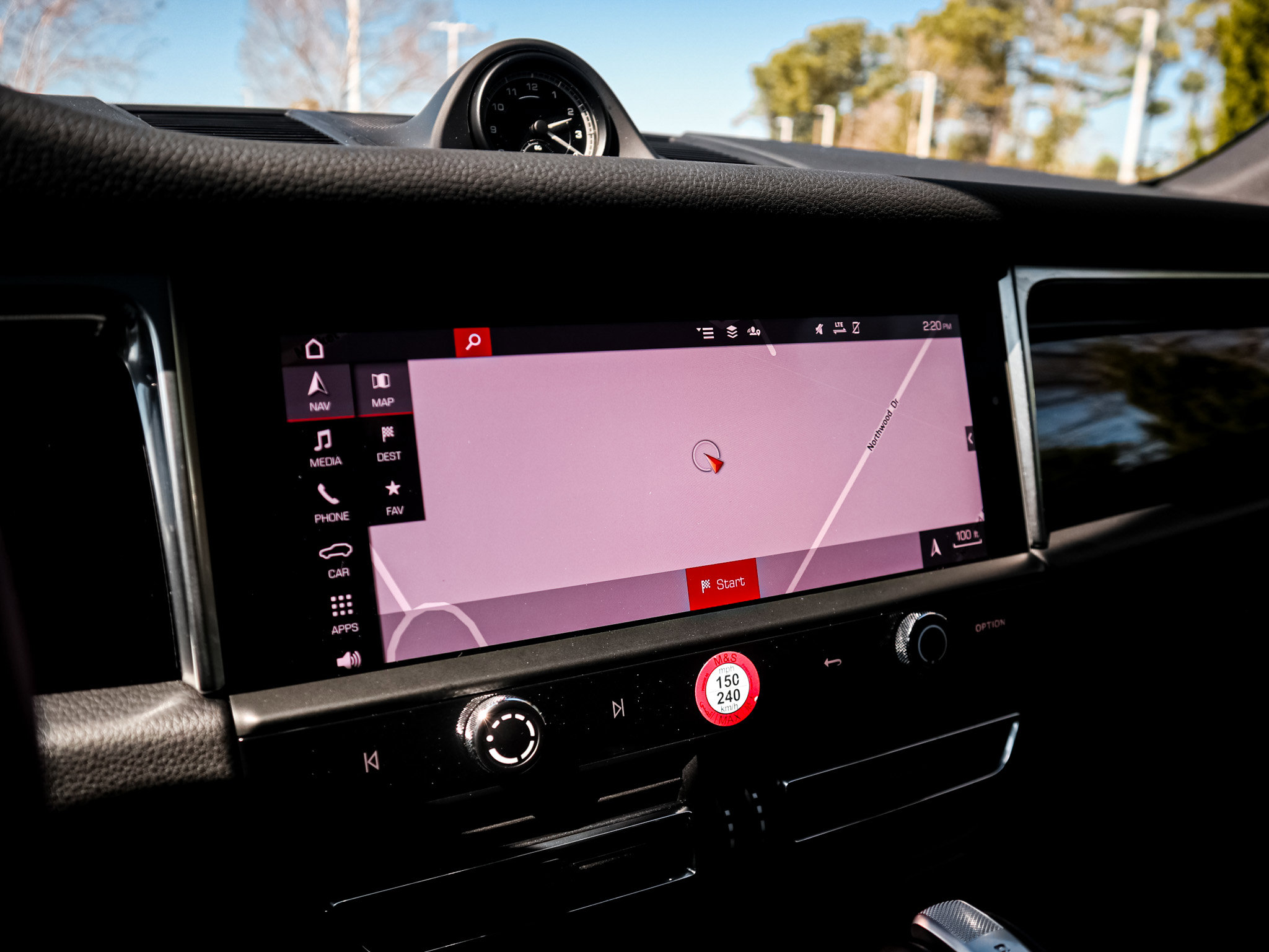 Used 2024 Porsche Macan AWD/4WD image 24