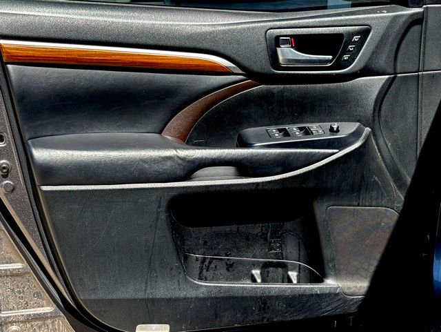 Used 2017 Toyota Highlander Limited Platinum w/ Carpet Mat Package image 18