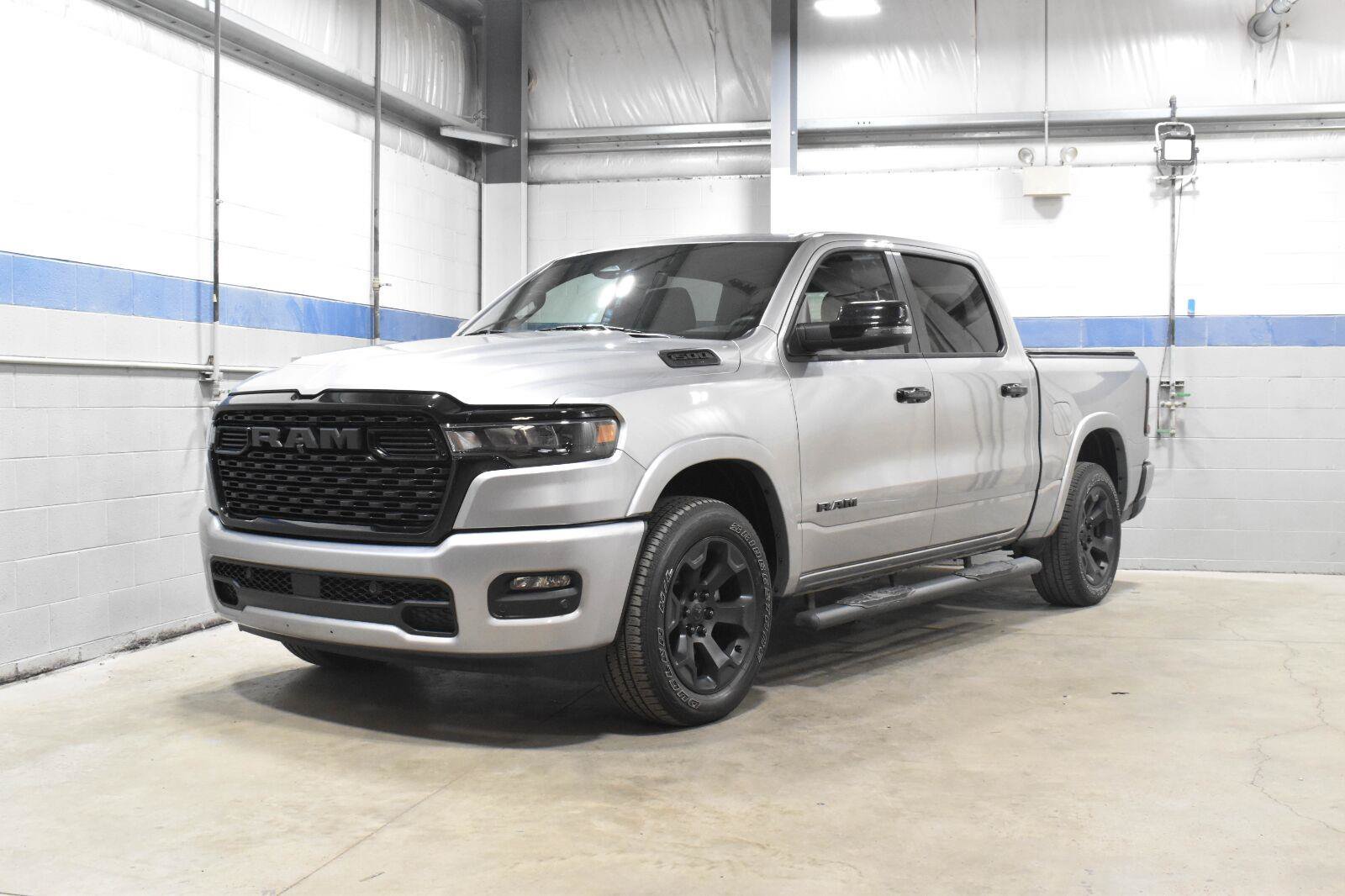 Used 2025 RAM 1500 Big Horn AWD/4WD image 2