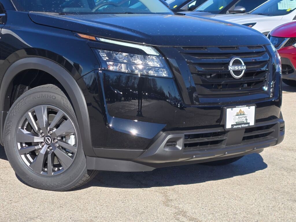 New 2025 Nissan Pathfinder SV w/ Black Appearance Package image 3