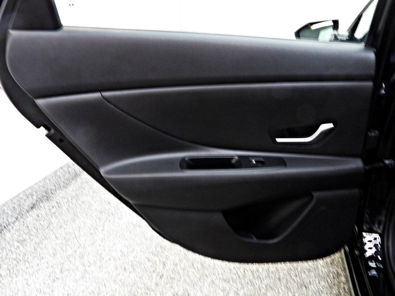 Used 2023 Hyundai Elantra SEL image 9