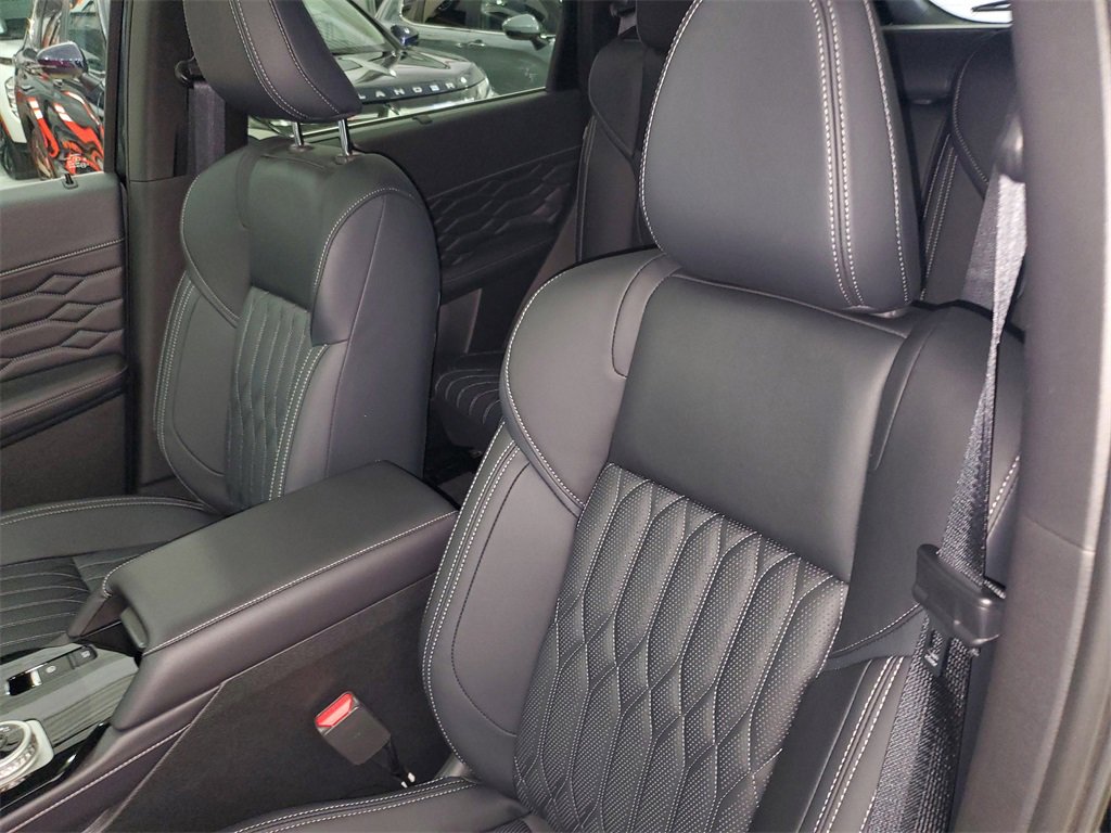 New 2025 Mitsubishi Outlander SEL image 21