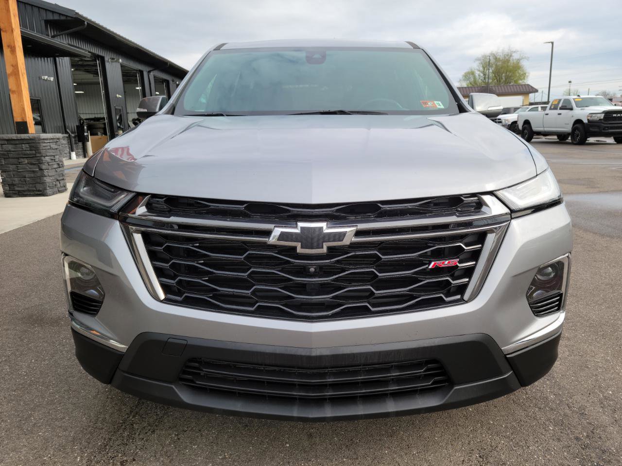 Used 2023 Chevrolet Traverse RS image 2