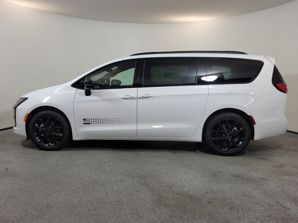 New 2027 Chrysler Pacifica Select FWD image 5