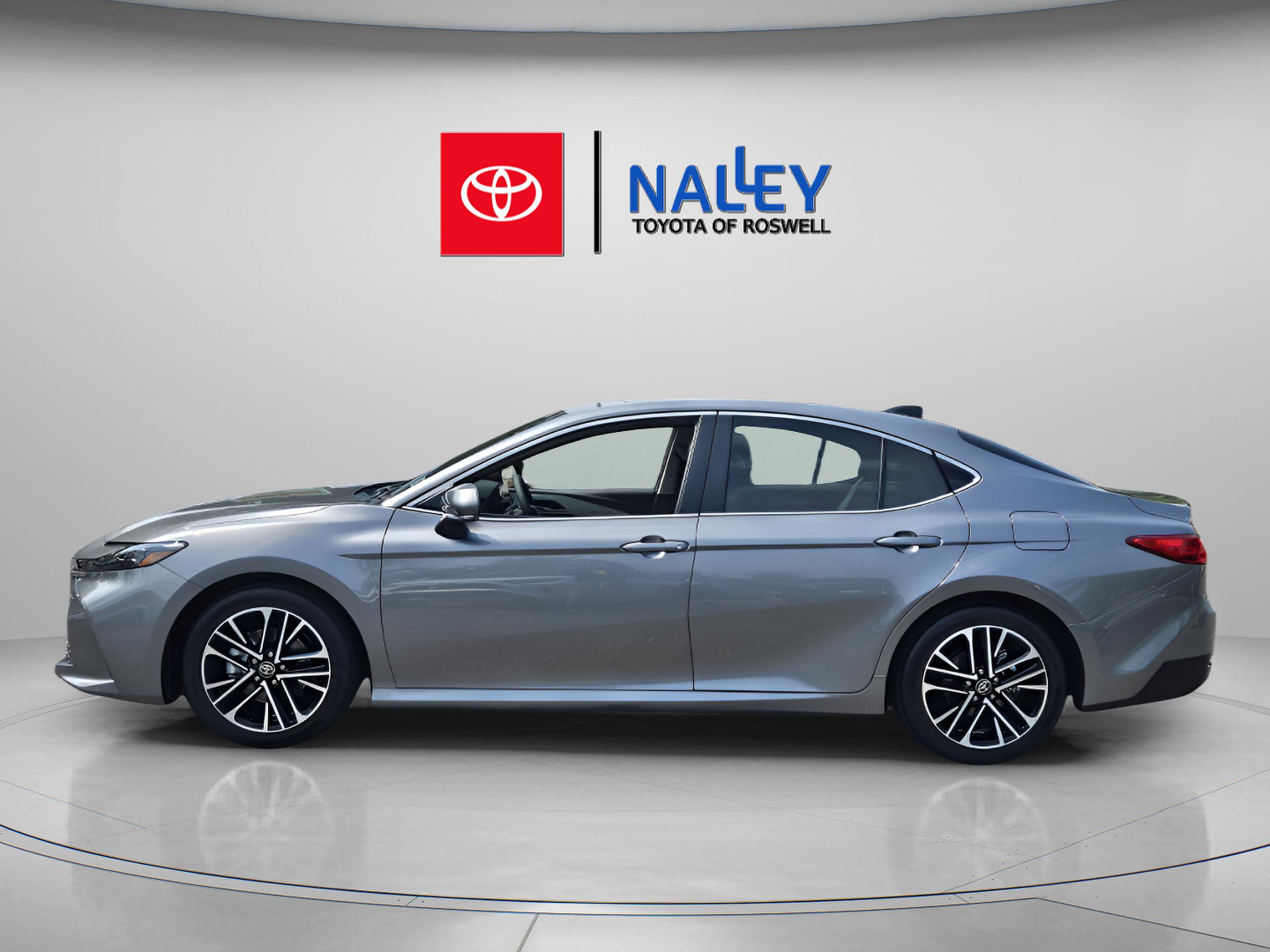 Used 2025 Toyota Camry XLE image 4
