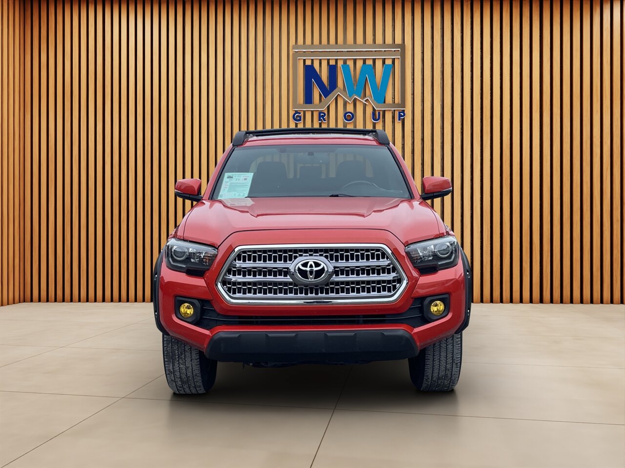 Used 2016 Toyota Tacoma TRD Sport AWD/4WD image 2