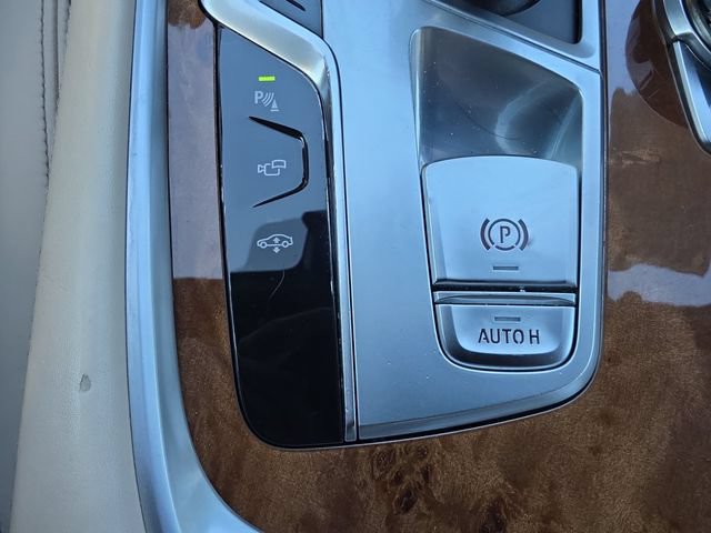 Used 2017 BMW 750i RWD image 28