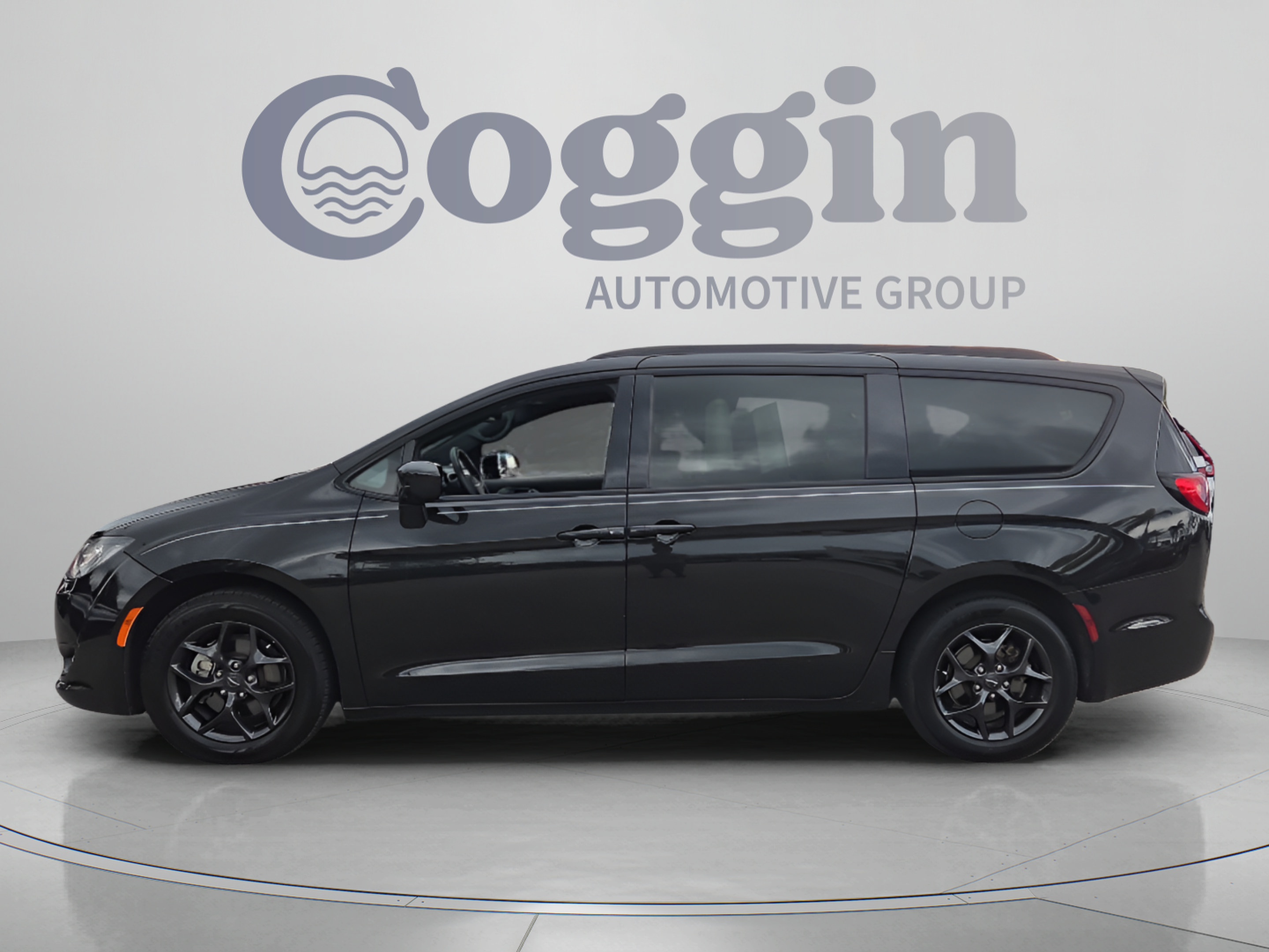 Used 2019 Chrysler Pacifica Touring-L Plus w/ S Appearance Package FWD image 2