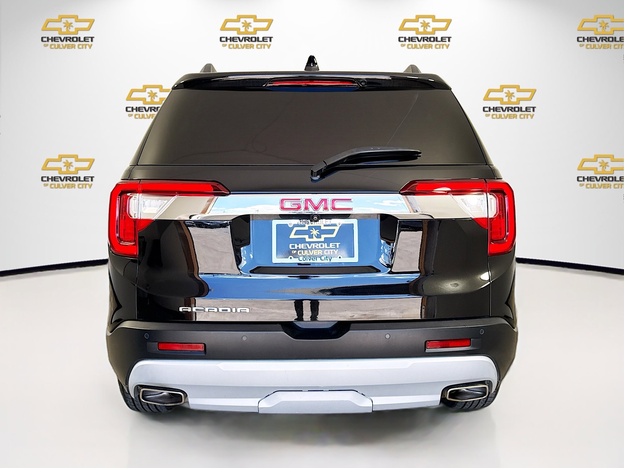 Used 2023 GMC Acadia SLE w/ Driver Convenience Package image 6