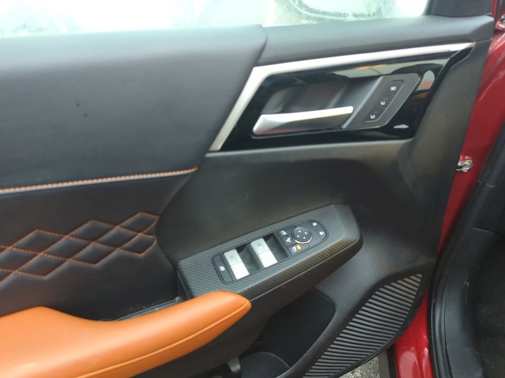 Used 2024 Mitsubishi Outlander 4WD Plug-In Hybrid image 8