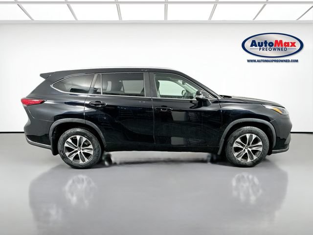 Used 2023 Toyota Highlander XLE AWD/4WD image 9