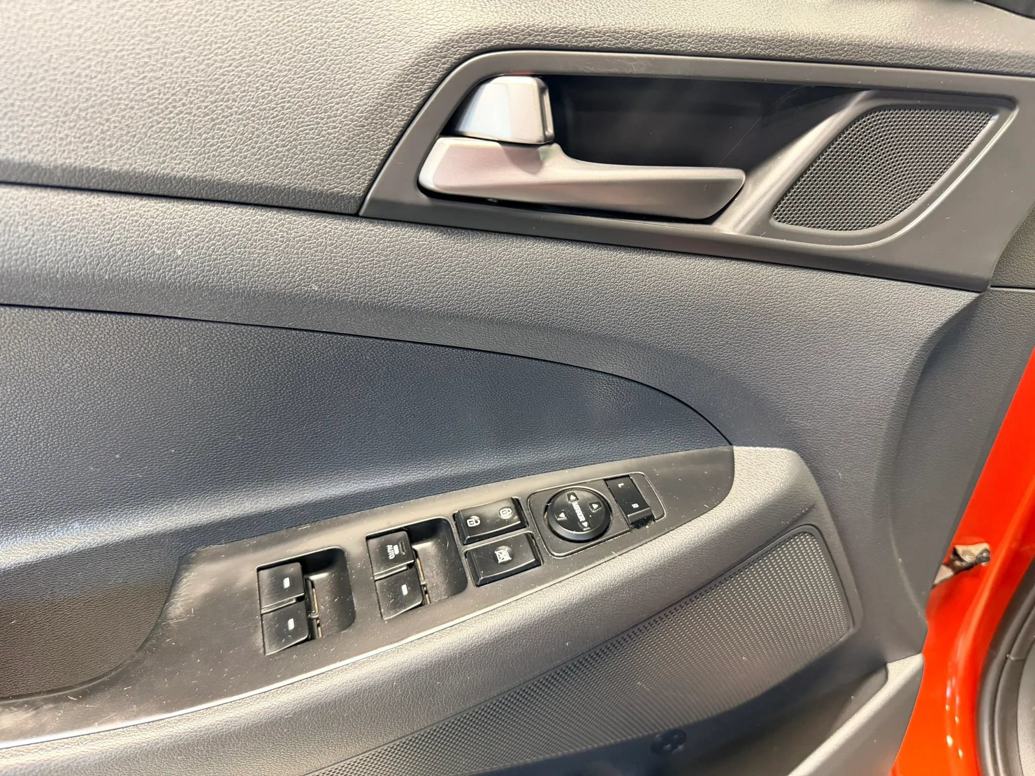Used 2016 Hyundai Tucson Sport FWD image 6