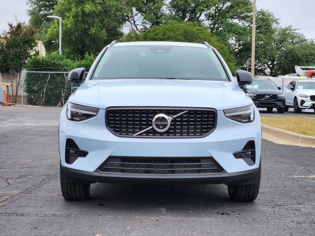 Used 2025 Volvo XC40 B5 Ultra w/ Climate Package image 9