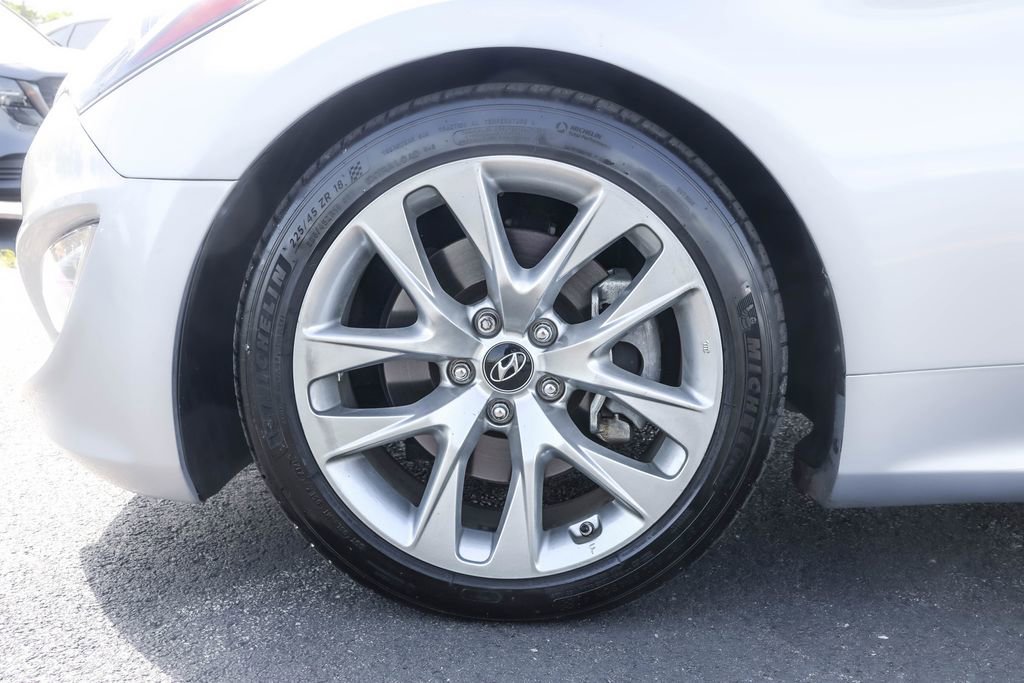 Used 2013 Hyundai Genesis 3.8 RWD image 17