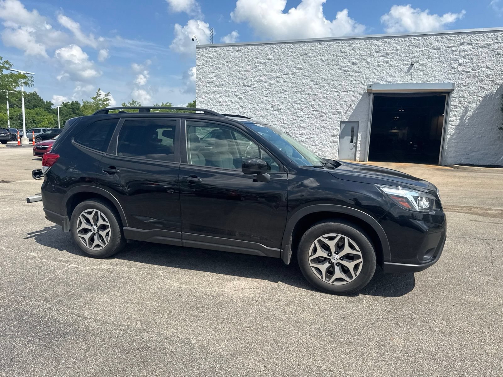 Used 2020 Subaru Forester Premium AWD/4WD image 3