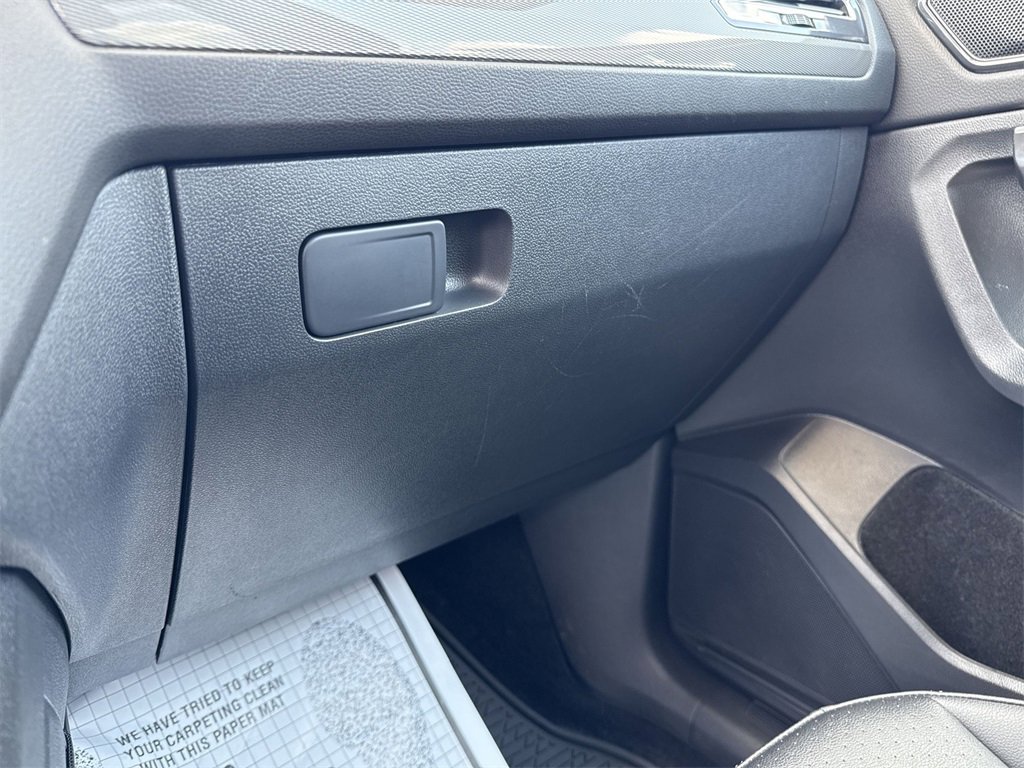 Used 2024 Volkswagen Tiguan SE image 38