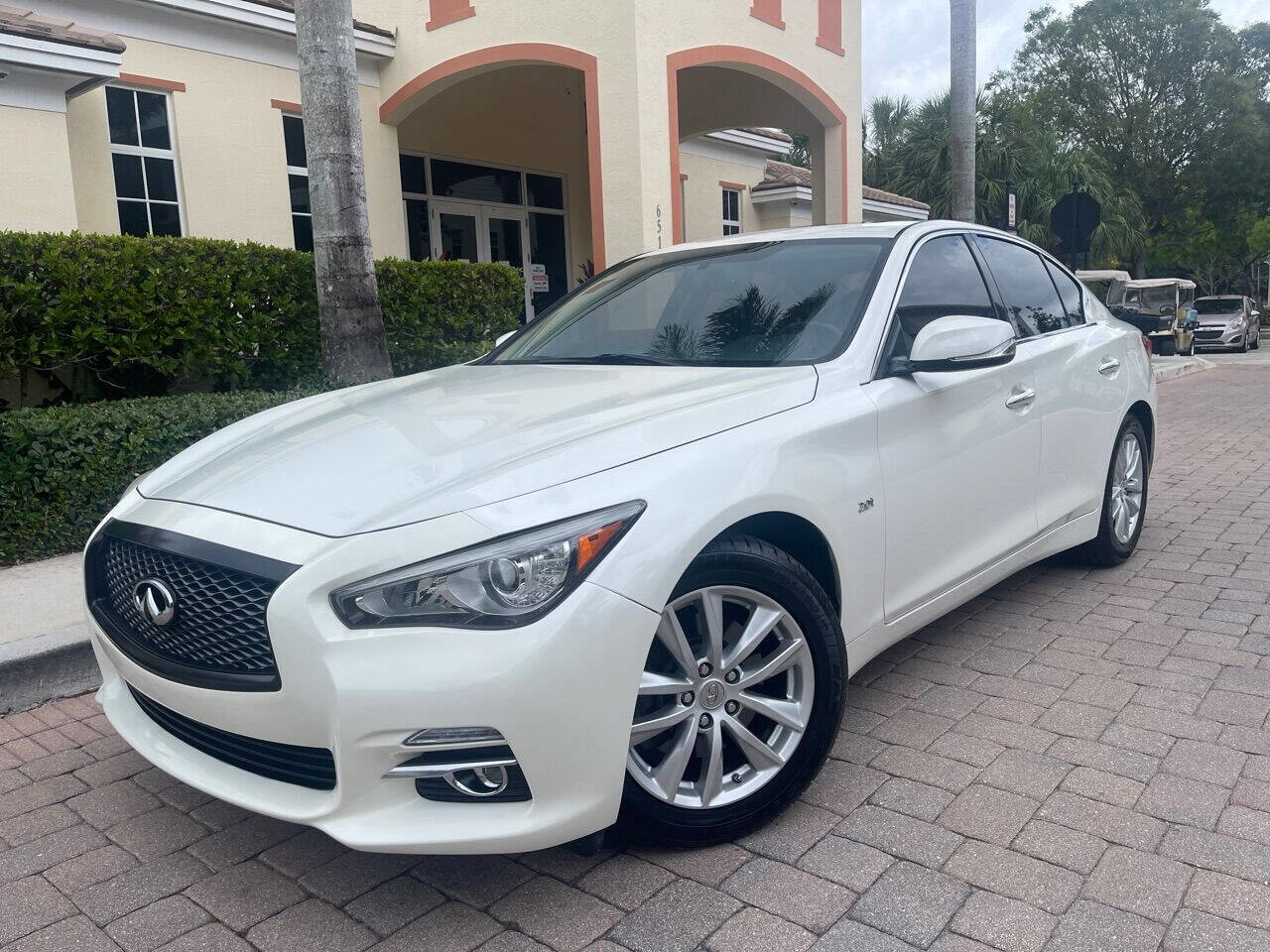 Used 2016 INFINITI Q50 Premium image 2