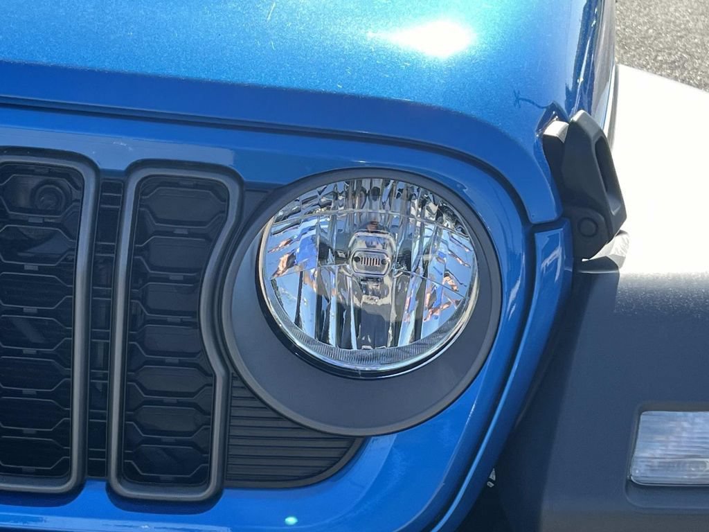 Used 2024 Jeep Wrangler Sport AWD/4WD image 9