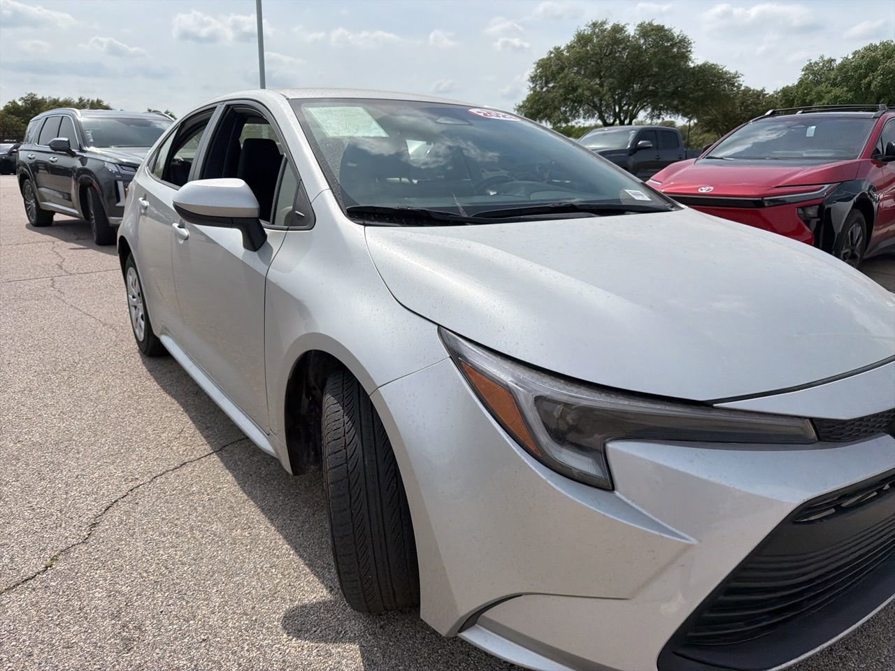 Used 2023 Toyota Corolla LE image 3