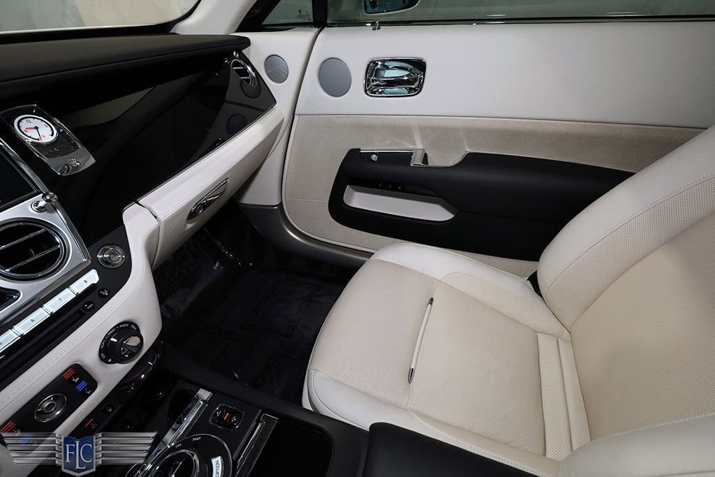 Used 2015 Rolls-Royce Wraith RWD image 25