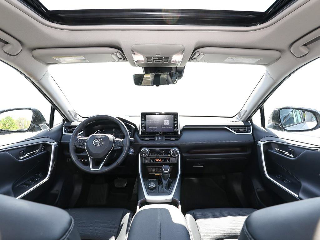 Used 2022 Toyota RAV4 Limited AWD/4WD image 23