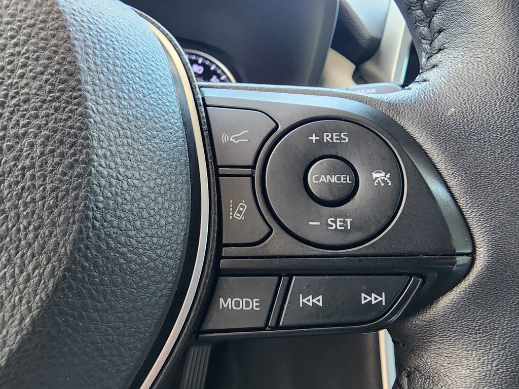 Used 2022 Toyota RAV4 XLE Premium image 21