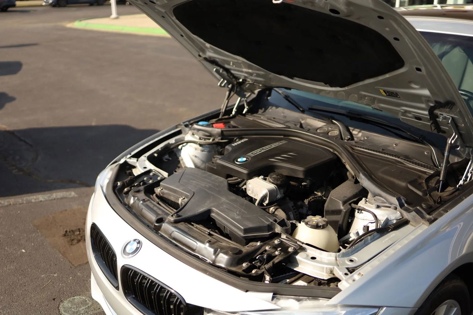 Used 2018 BMW 320i xDrive 320i xDrive Sedan 4D w/ Convenience Package image 44