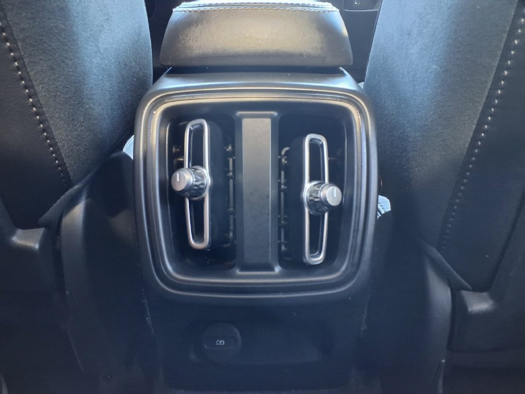 Used 2020 Volvo XC40 T5 R-Design AWD/4WD image 24