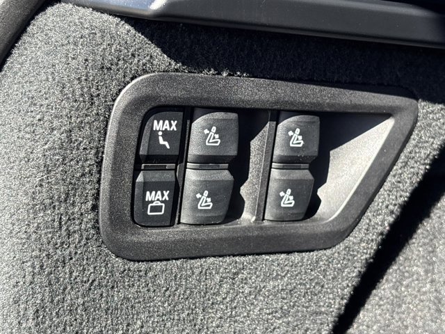 Used 2022 BMW X7 xDrive40i w/ Cold Weather Package image 11