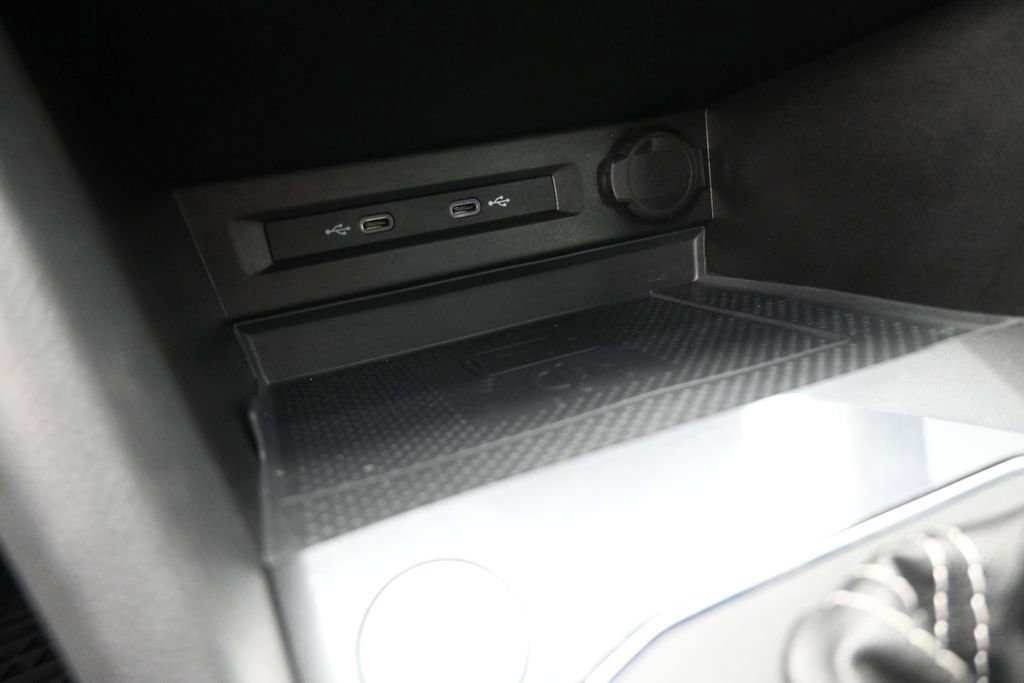 Used 2021 Volkswagen Tiguan SE FWD image 9
