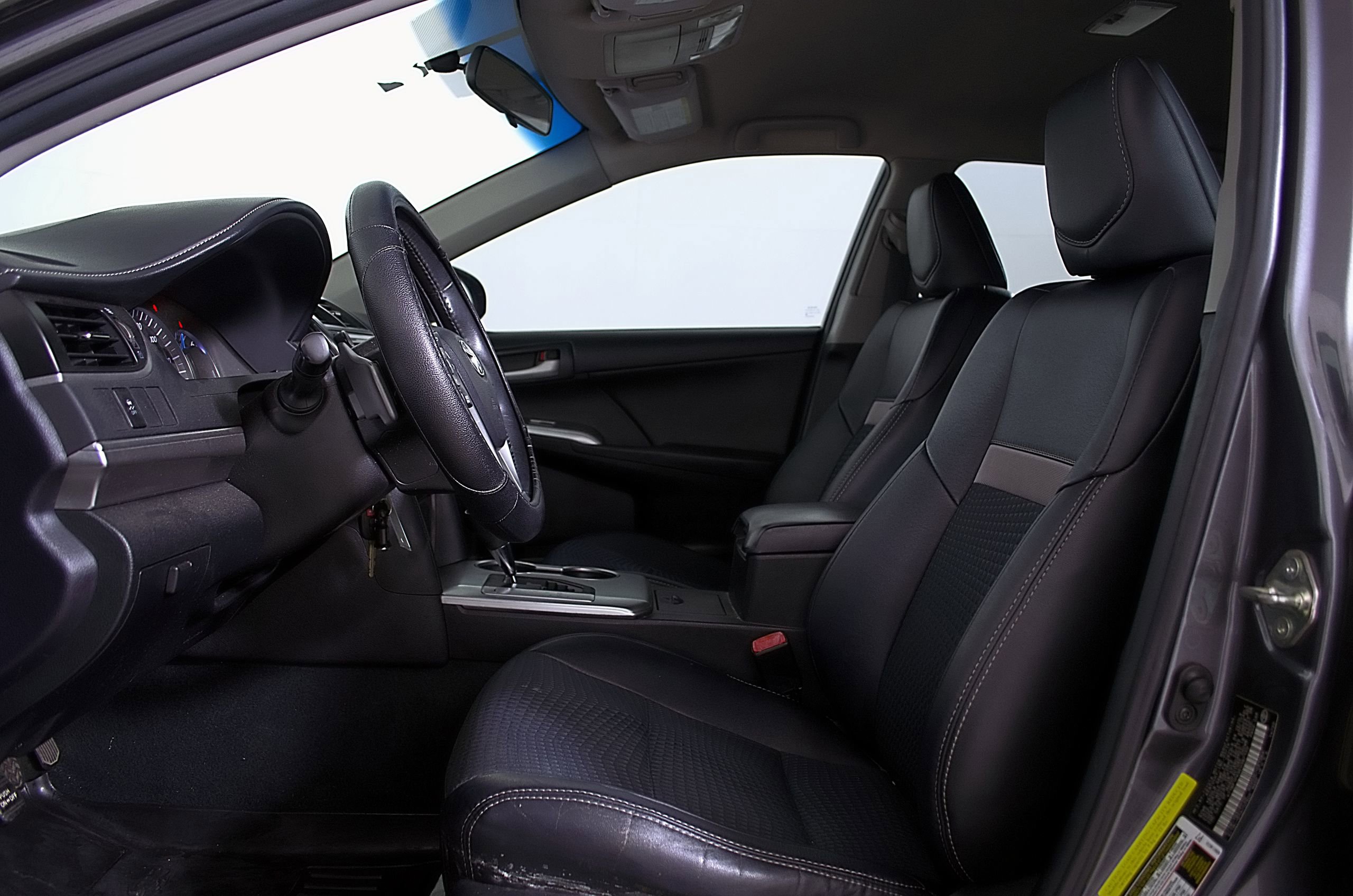 Used 2014 Toyota Camry SE FWD image 13