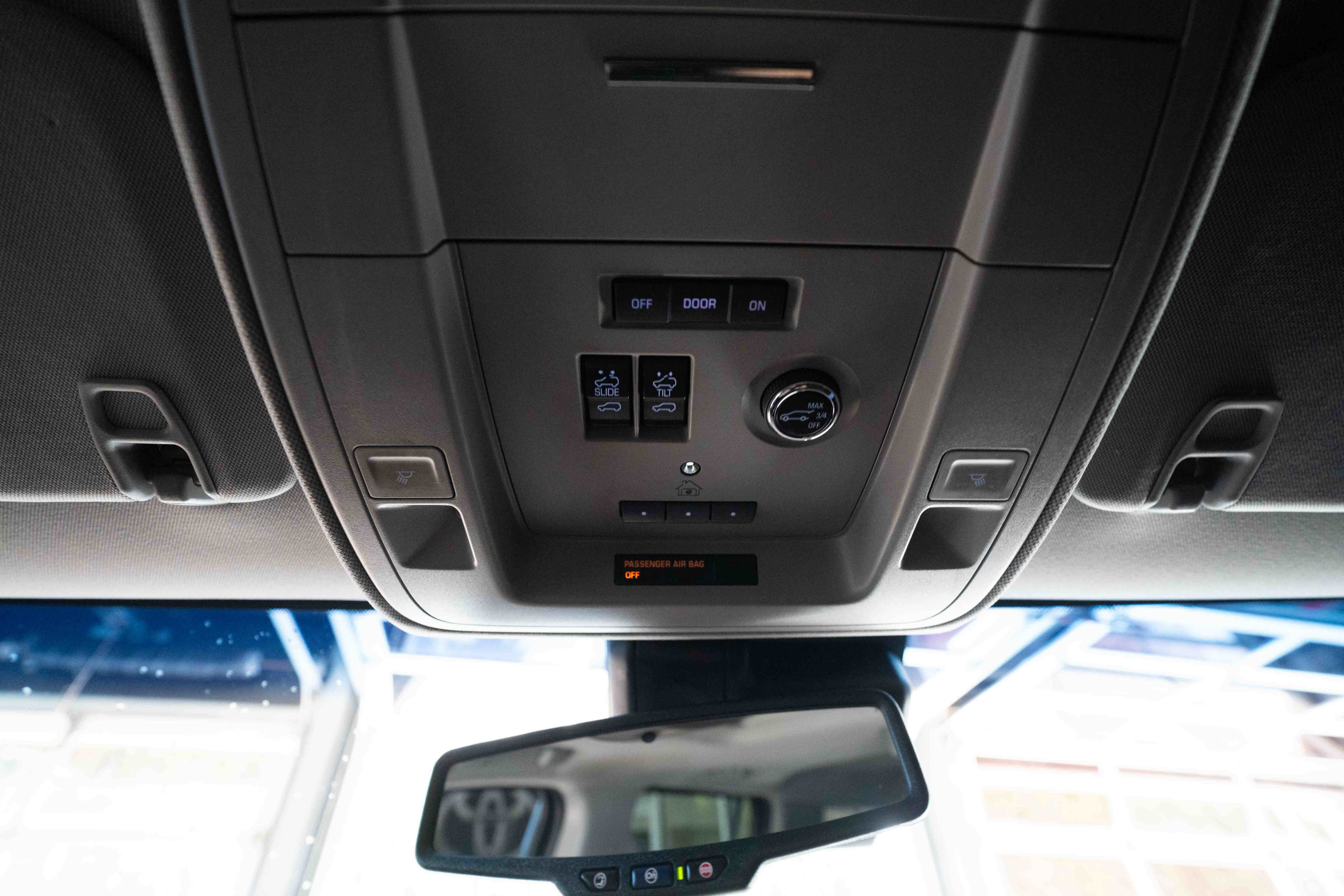 Used 2018 Chevrolet Tahoe LT w/ Z71 Midnight Edition AWD/4WD image 18