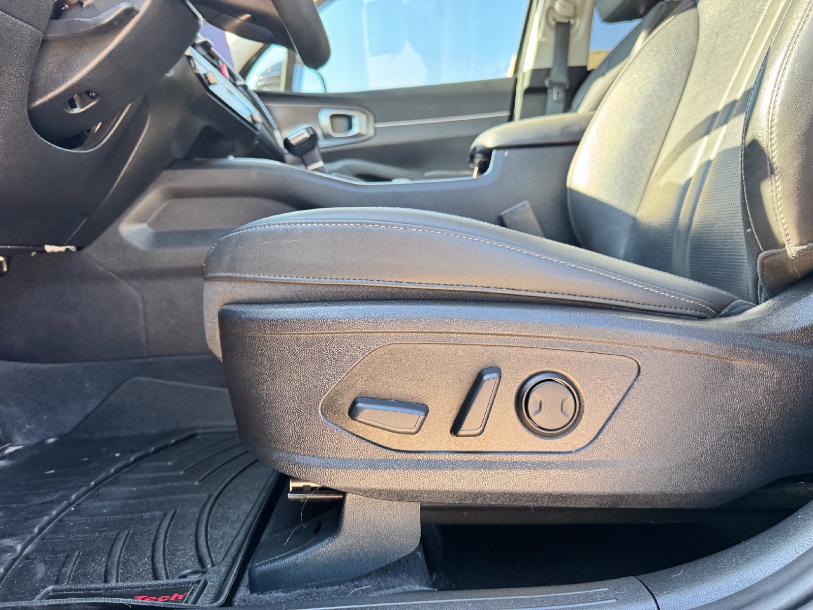 Used 2025 Kia Sorento S w/ Panoramic Sunroof Package FWD image 35