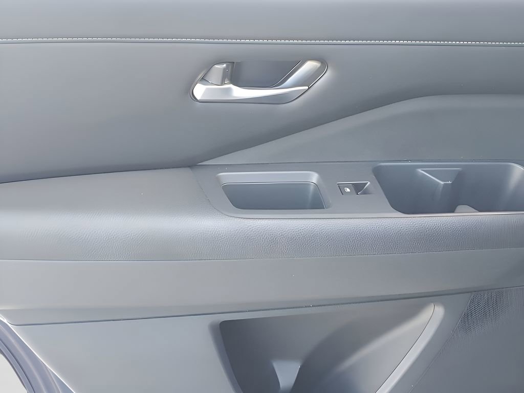 Used 2025 Nissan Pathfinder SL image 43