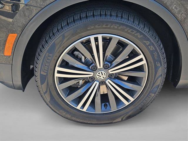 Used 2018 Volkswagen Tiguan SEL FWD image 25
