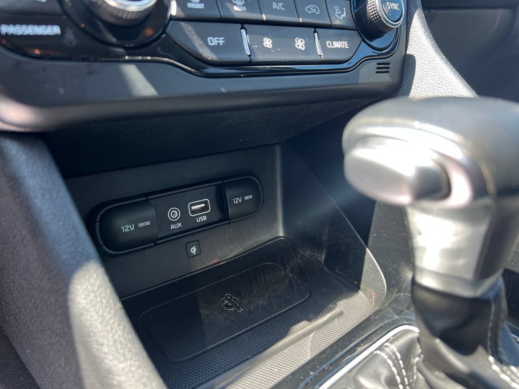 Used 2017 Kia Niro Touring w/ Advanced Technology Package FWD image 19