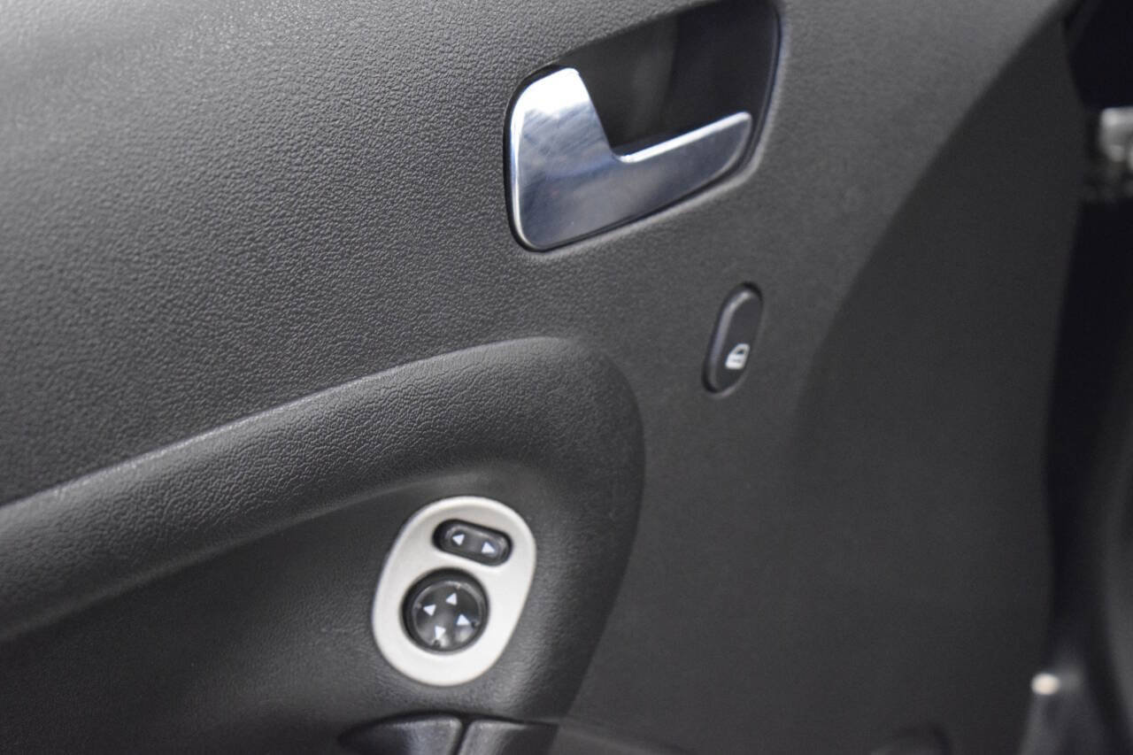 Used 2007 Pontiac Solstice Base 2dr Convertible w/ Premium Package image 33