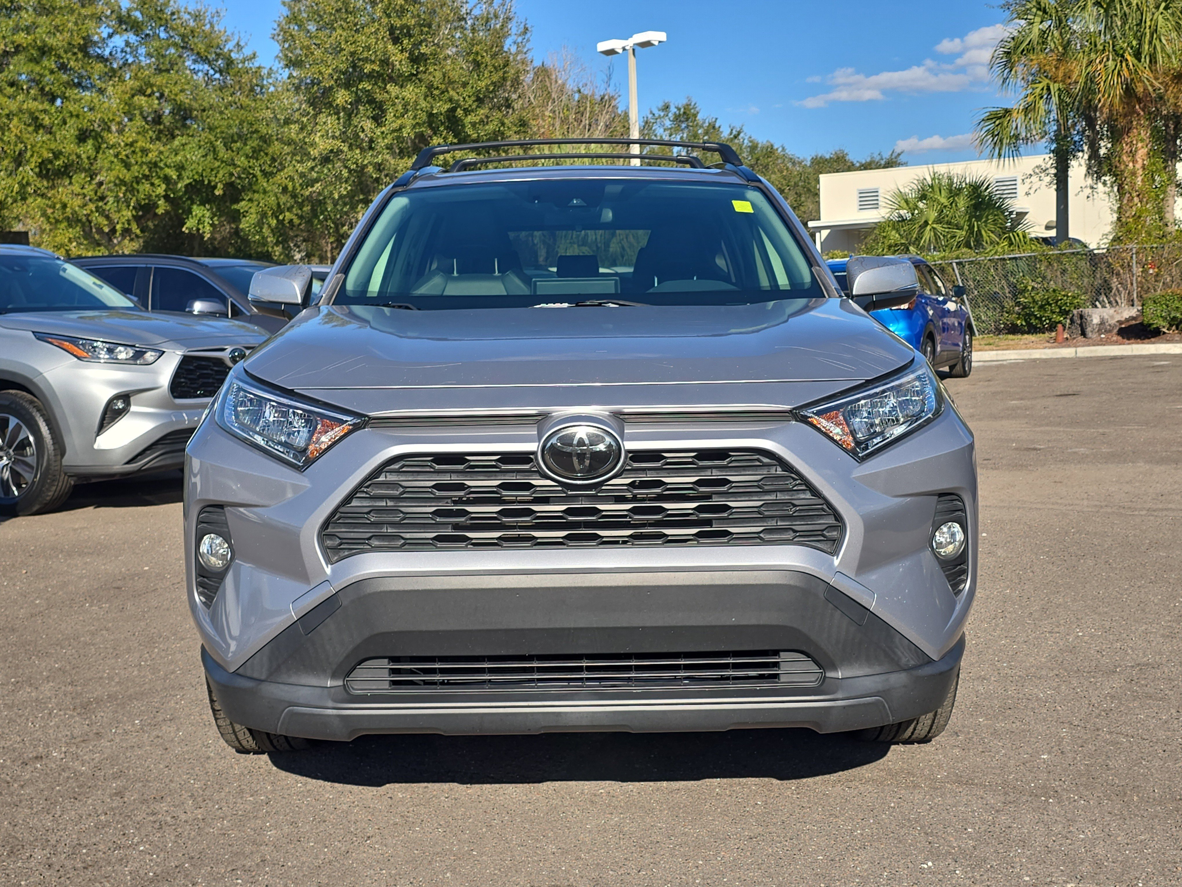 Used 2020 Toyota RAV4 XLE Premium image 3